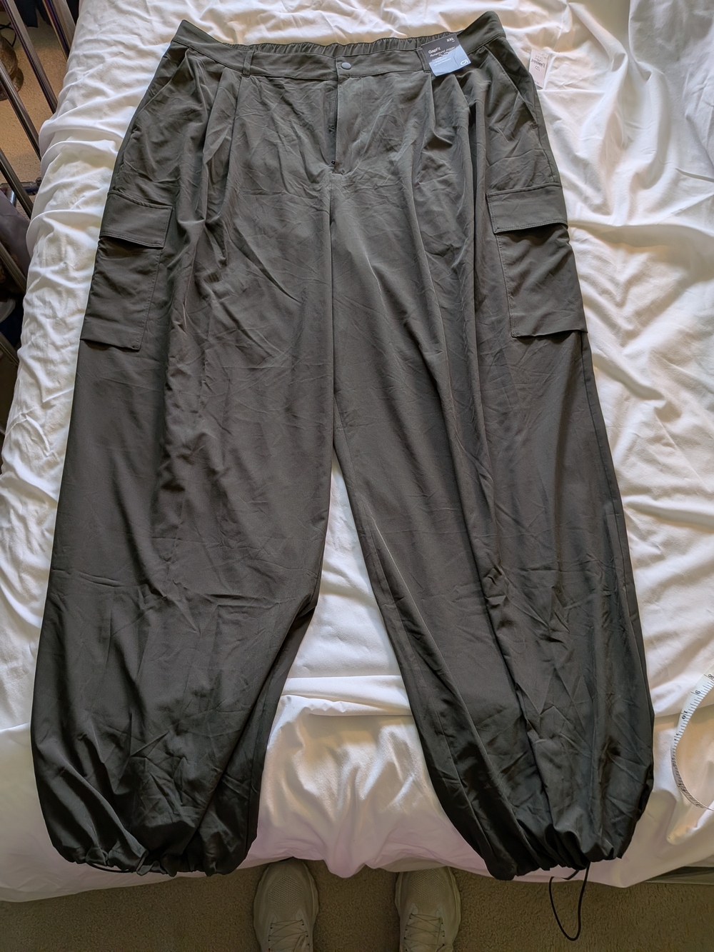 GAP Women's Dark Olive Cargo Pants/ Joggers with Drawstring Hems